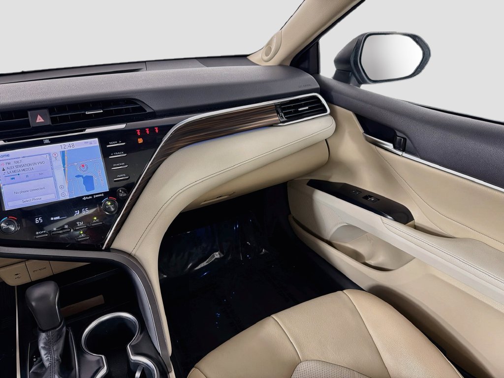 Used 2018 Beige Toyota XLE image 24