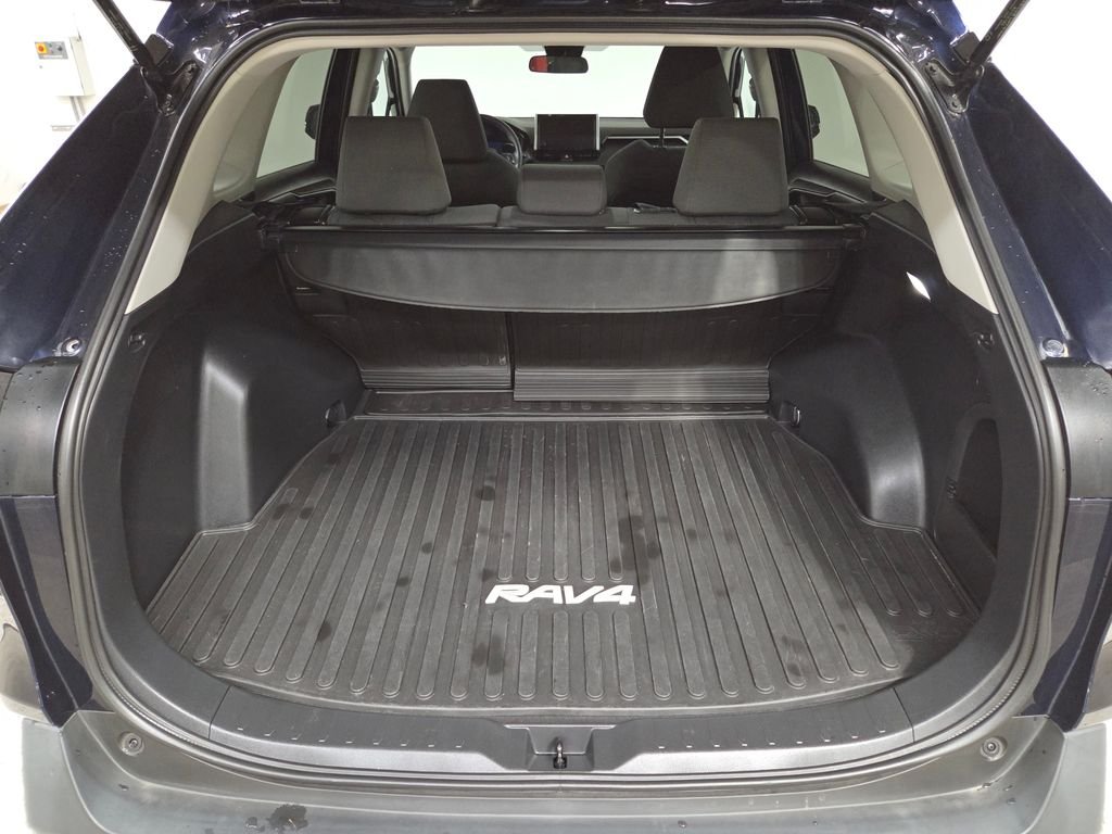 Used 2023  Toyota XLE image 21