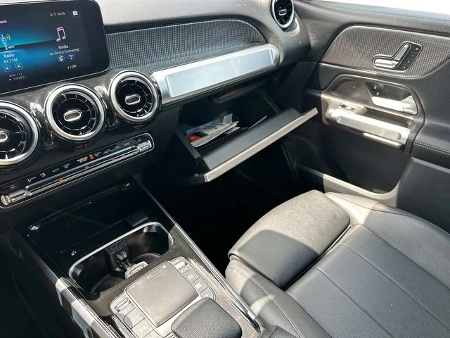 Used 2022 White Mercedes-Benz GLB 250 image 32
