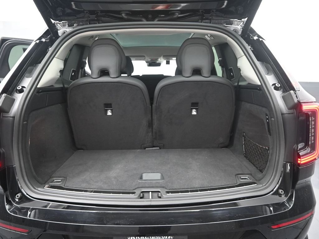 2025 Volvo EX90 Plus - Photo 17