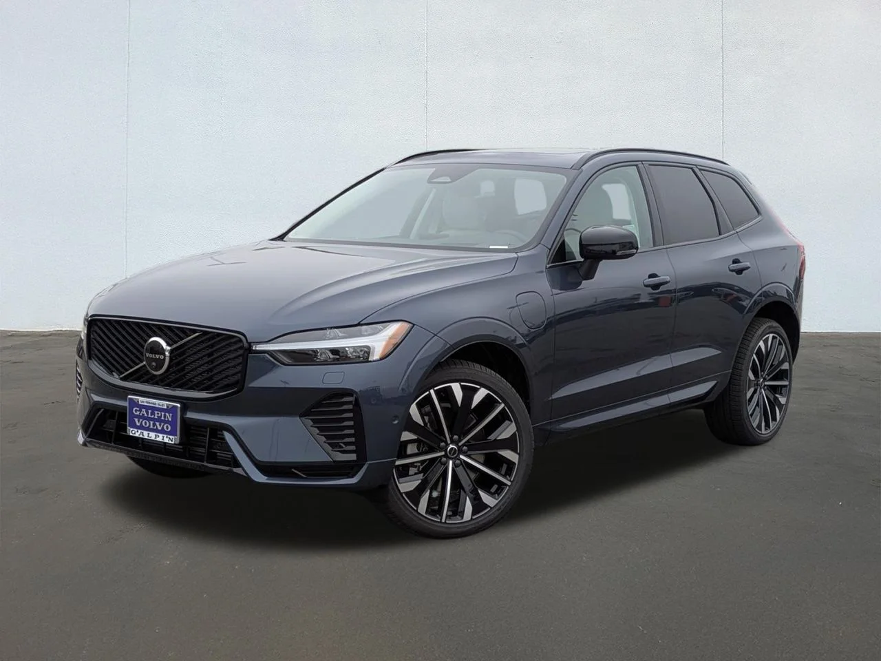 2026 Volvo XC60 T8 Ultra Dark AWD's photo