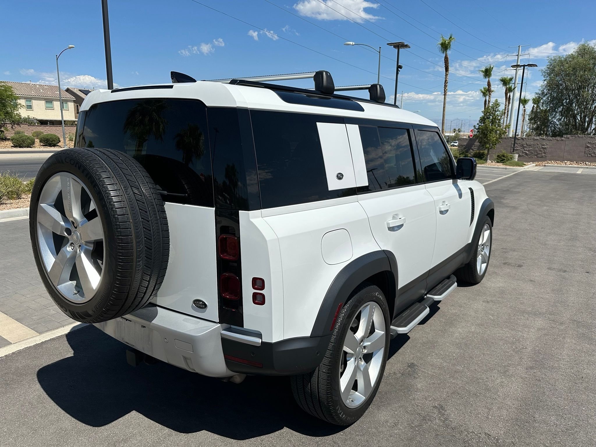Used 2020 Fuji White Land Rover HSE image 2