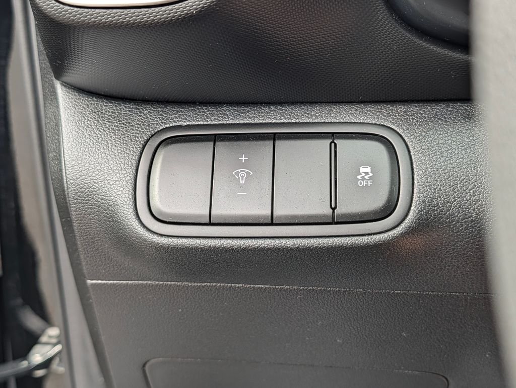 2025 Hyundai Venue SE - Photo 28