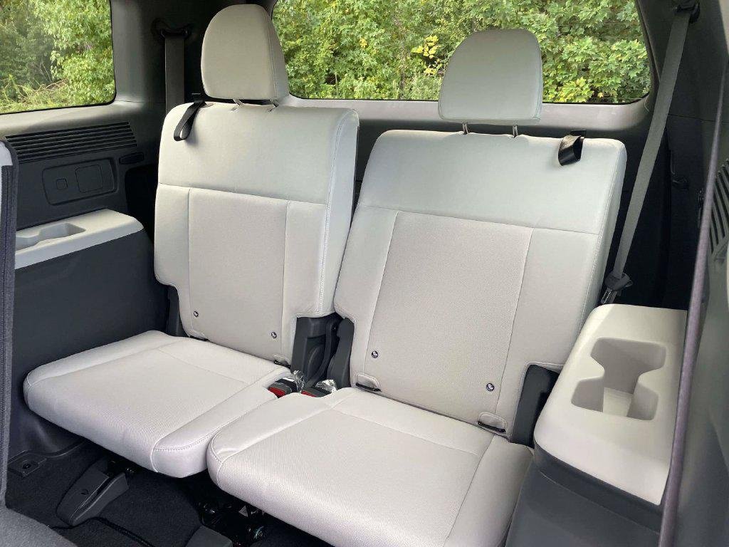New 2027 White Hyundai SE FWD image 10