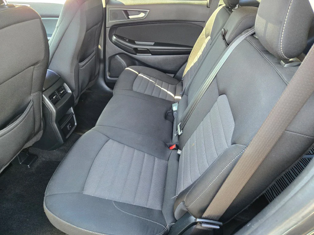 Used 2019 Gray Ford SE image 11