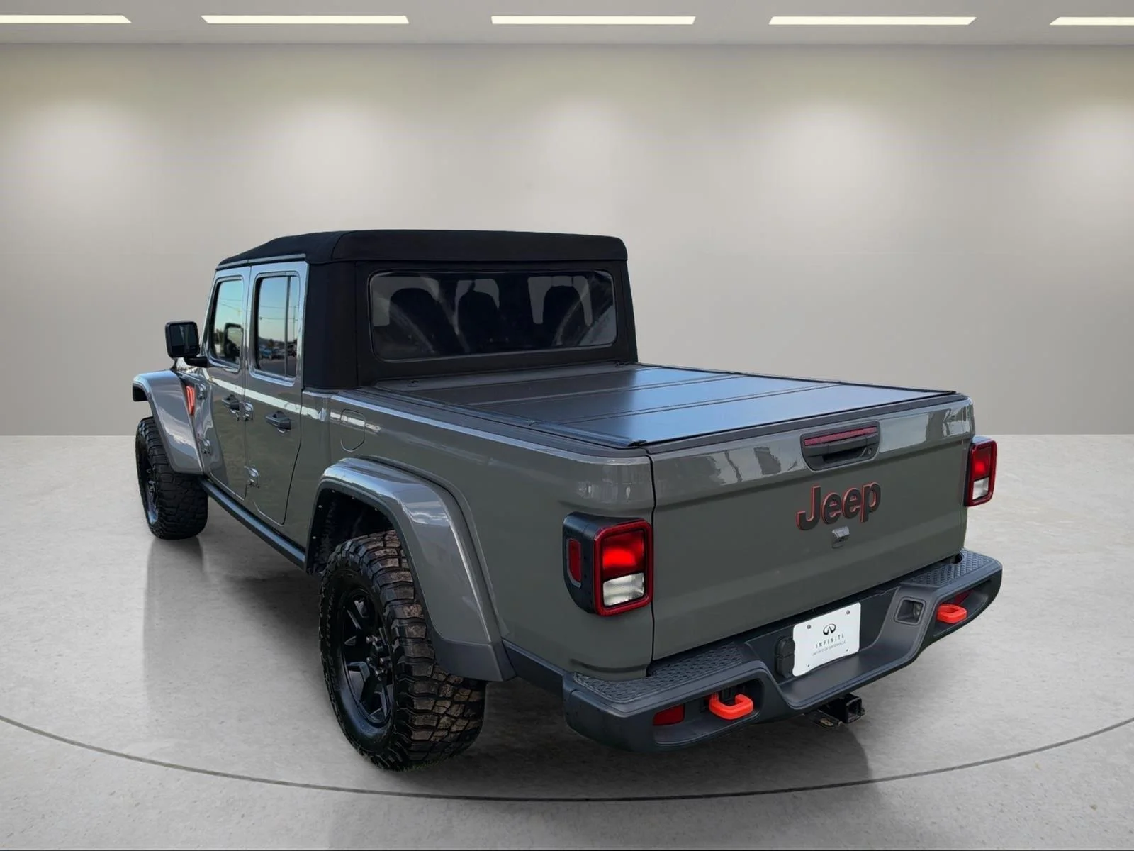 Used 2022 Sting-Gray Clearcoat Jeep Mojave image 2