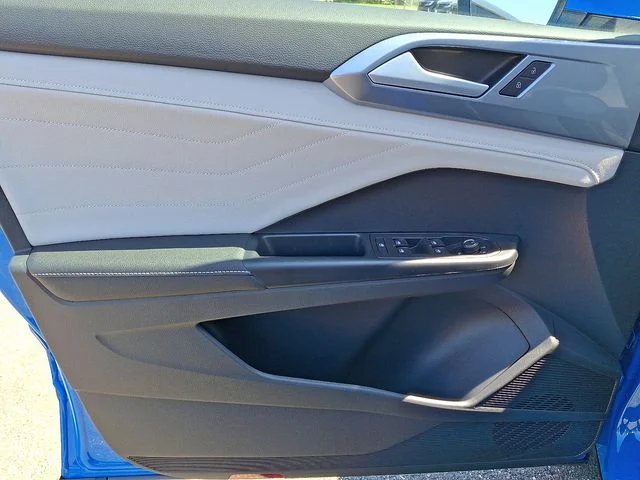 2025 Volkswagen Taos SEL - Photo 8