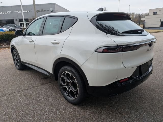 New 2025 Milano White Exterior Paint Alfa Romeo Base image 3