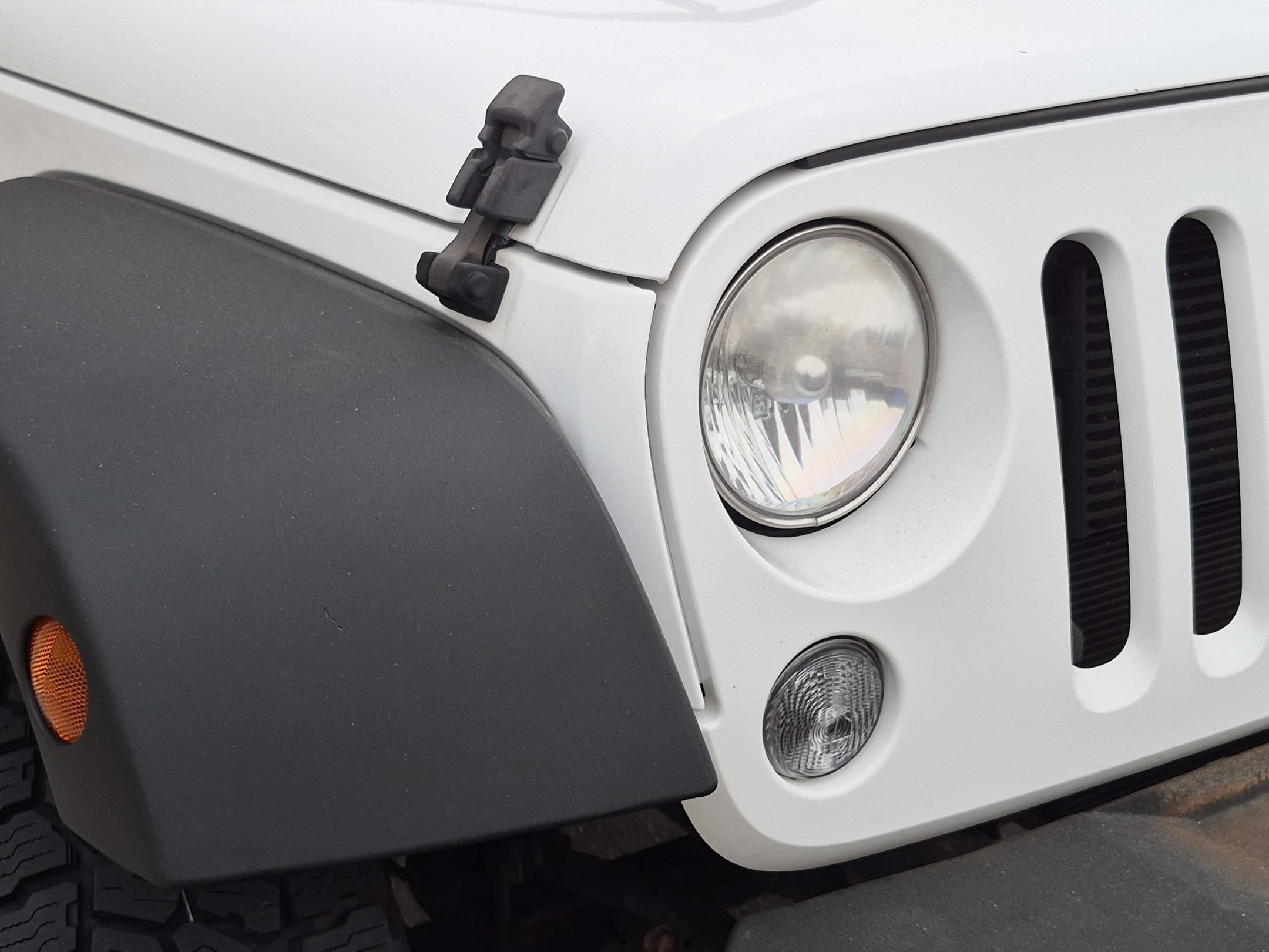 Used 2015 Bright White Clearcoat Jeep Sport image 10