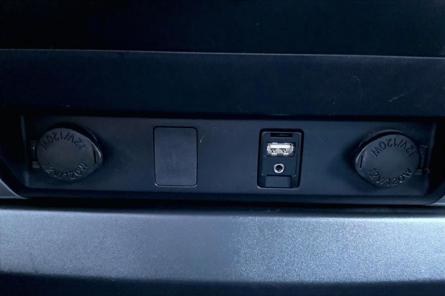 Used 2015 Blue Ribbon Metallic Toyota SR5 image 34
