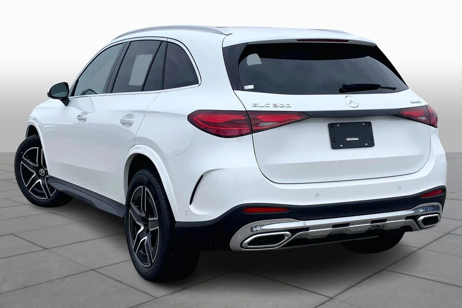 New 2026 MANUFAKTUR Moonlight White Metallic Mercedes-Benz GLC 300 image 4
