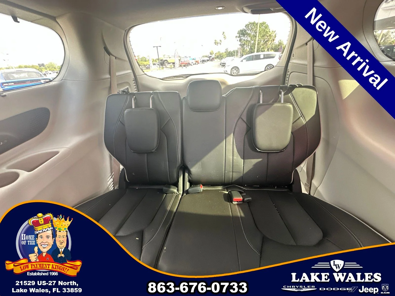 Used 2022 Blue Chrysler Limited image 12