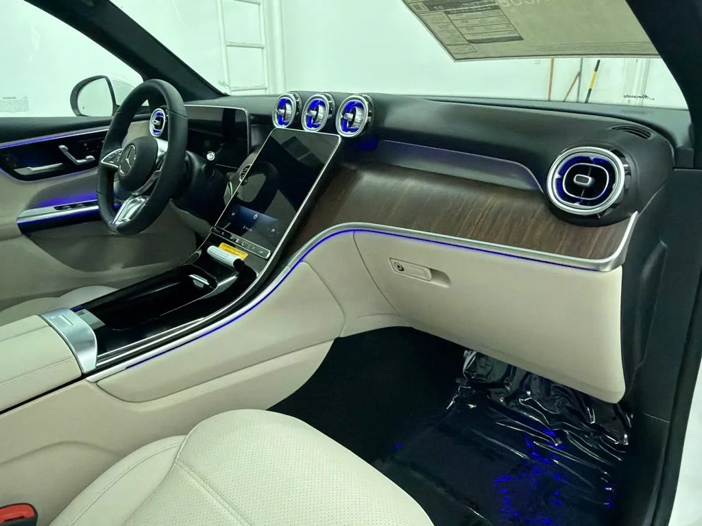 New 2027 White Mercedes-Benz GLC 300 image 26