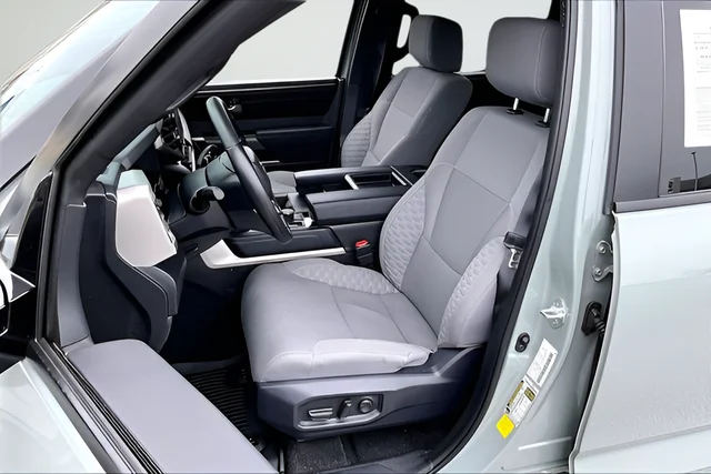 Used 2025  Toyota SR5 image 18