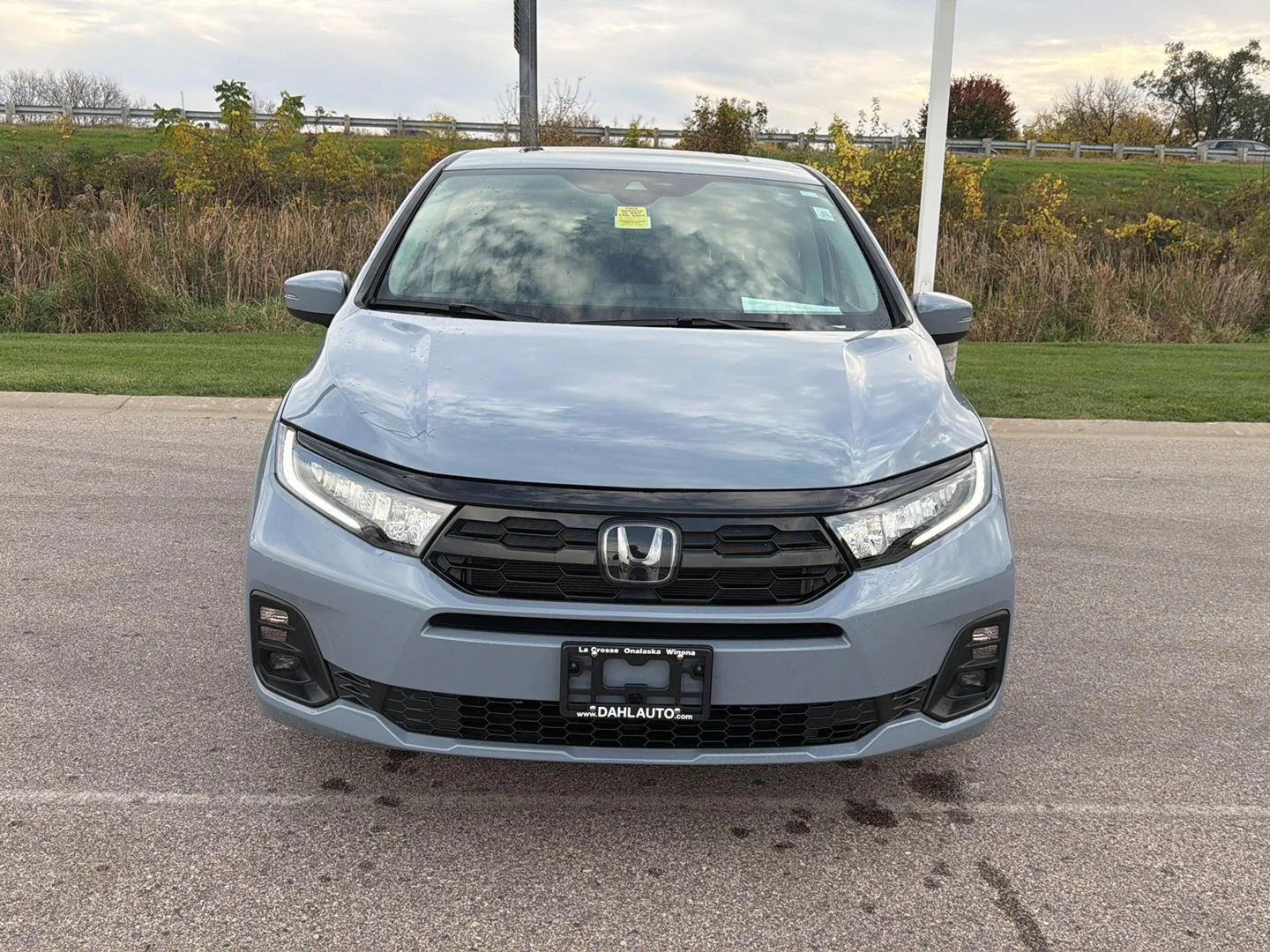 Used 2025 Sonic Gray Pearl Honda Touring image 6