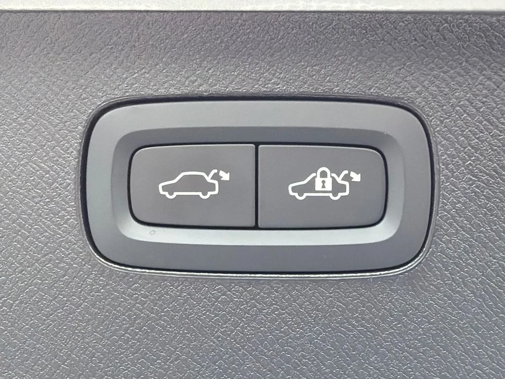 Used 2023 Silver Volvo Ultimate image 19