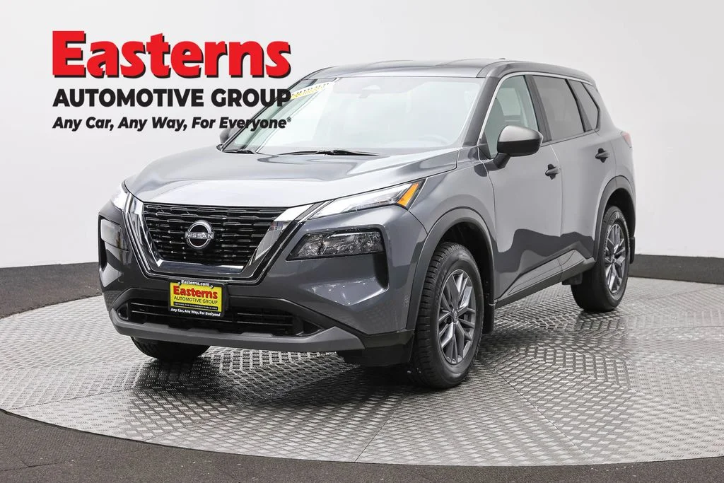 Used 2023 Gray Nissan S image 1