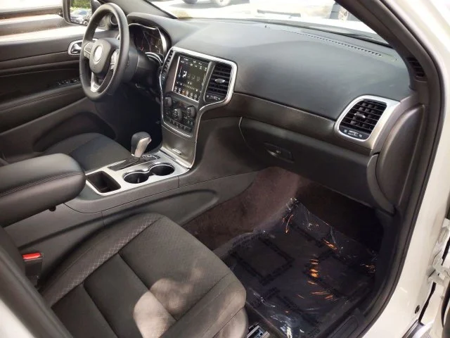 Used 2018 White Jeep Laredo E image 40