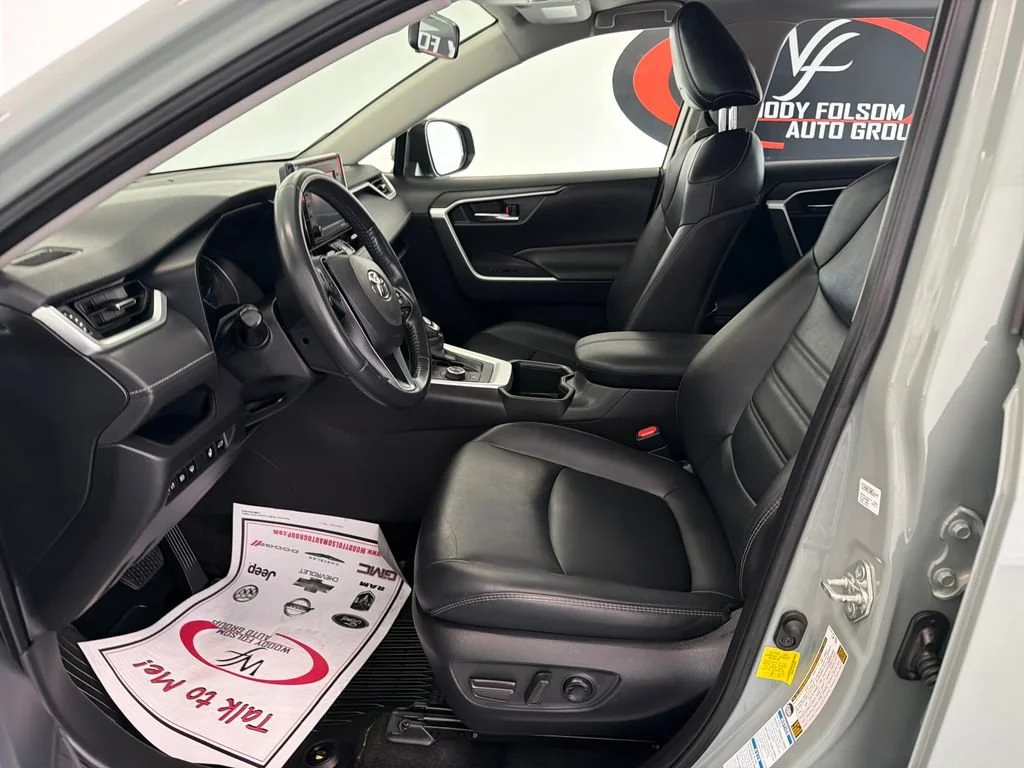 Used 2022 Lunar Rock Toyota Hybrid XLE Premium image 9