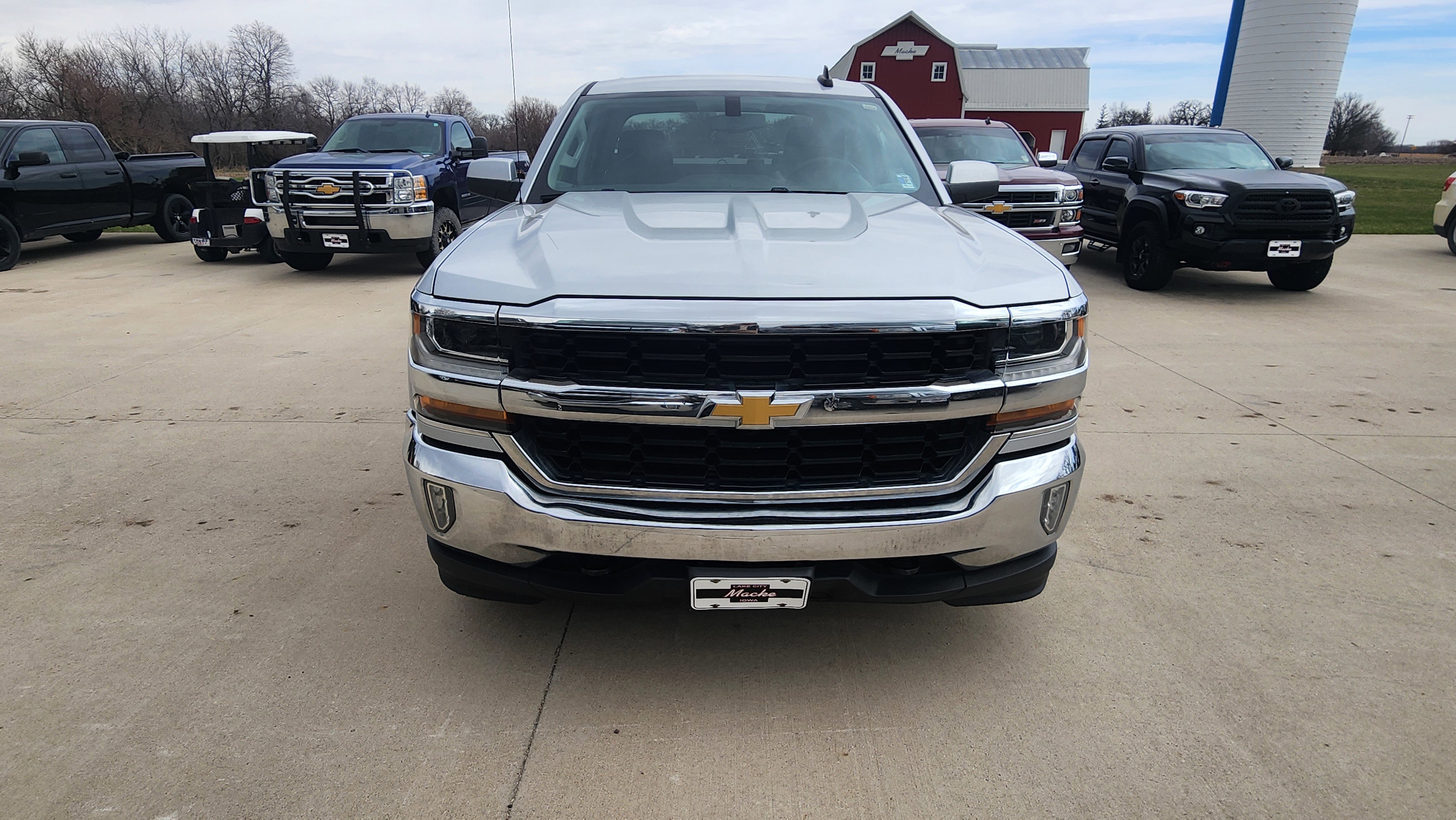 Used 2017 Chevrolet Silverado 1500 LT with VIN 1GCUKREC7HF195462 for sale in Lake City, IA