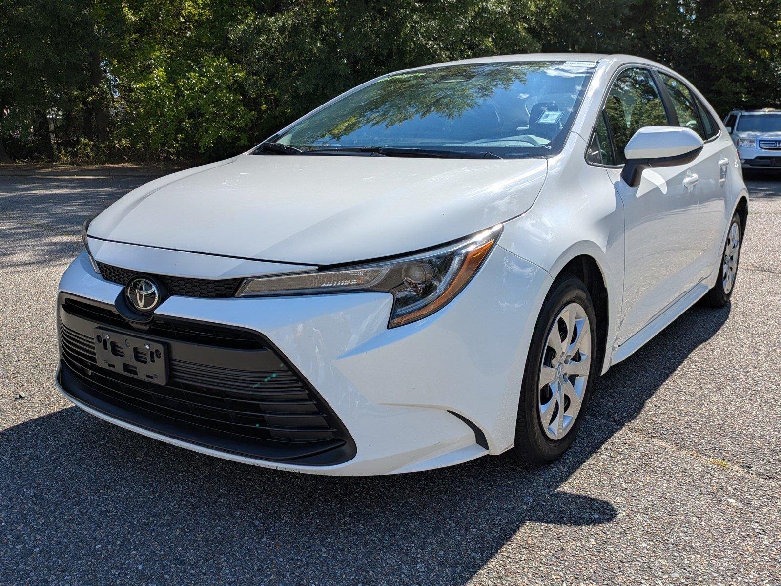 Used 2025  Toyota LE image 8