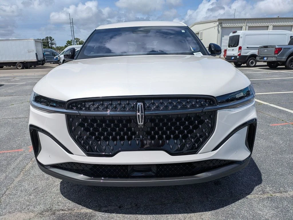 Used 2024 White Lincoln Premiere image 9