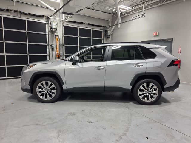 Used 2021 Silver Toyota XLE Premium image 4