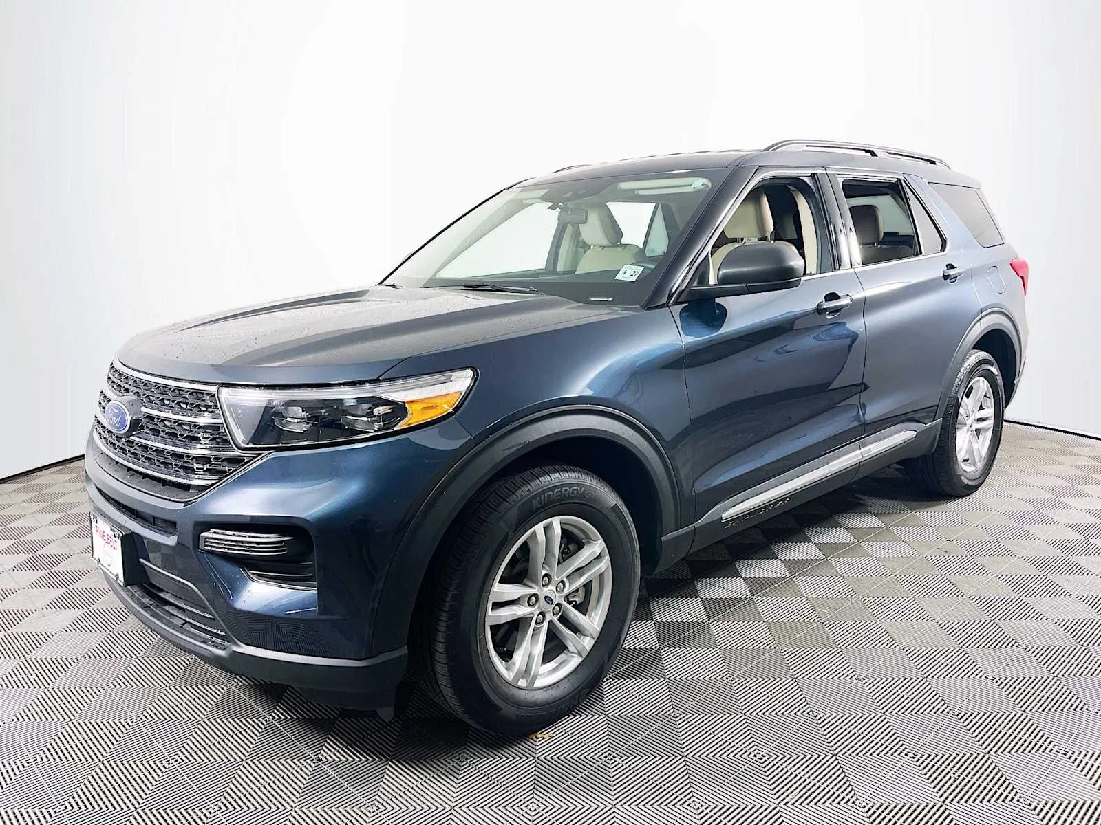2022 Ford Explorer XLT 4WD's photo