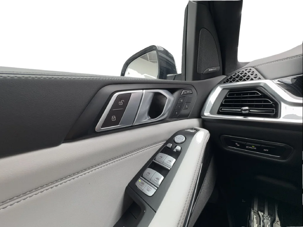 Used 2024 White BMW xDrive40i image 51