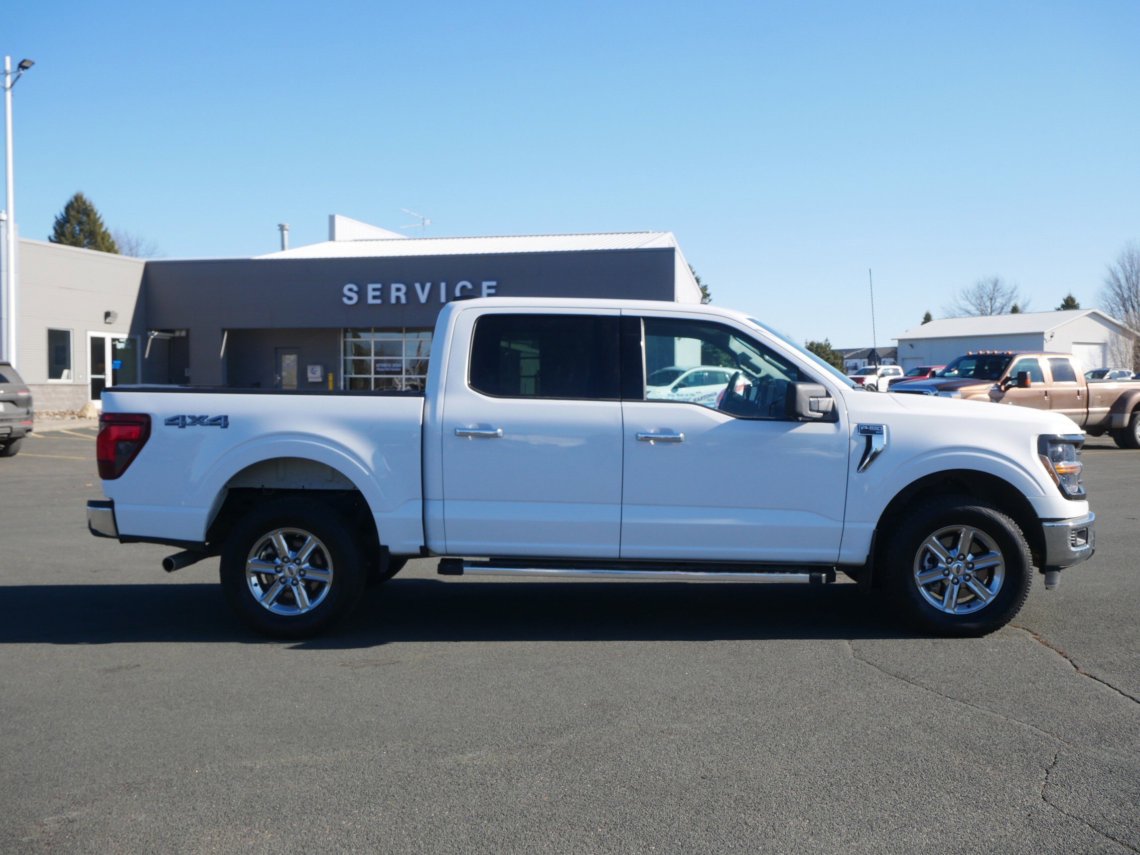 Used 2024 Oxford White Ford XLT image 6