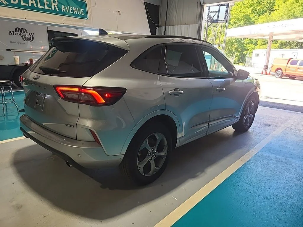 Used 2023 Silver Ford ST-Line Select image 7