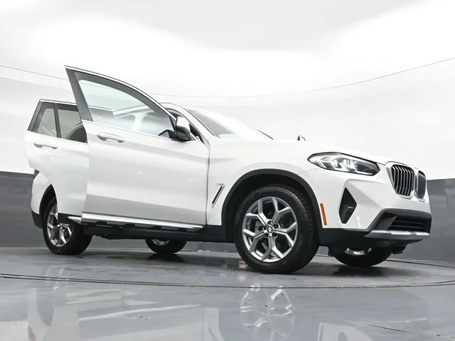 Used 2024  BMW xDrive30i image 42