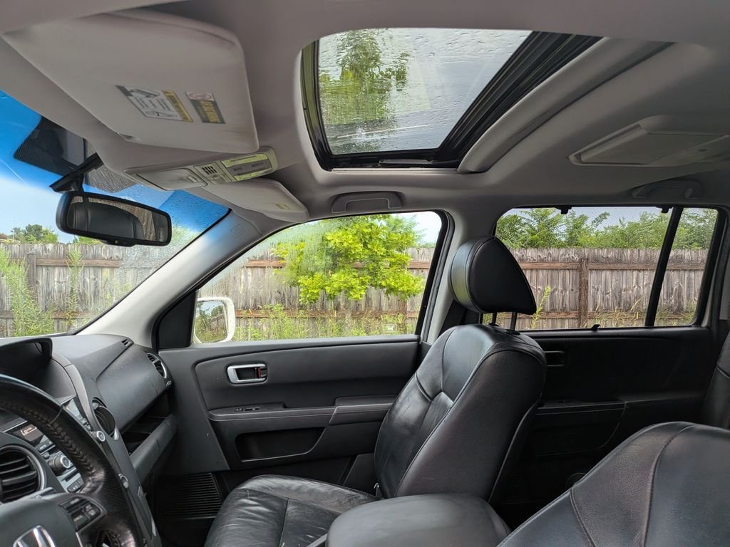 Used 2012 White Honda Touring image 21
