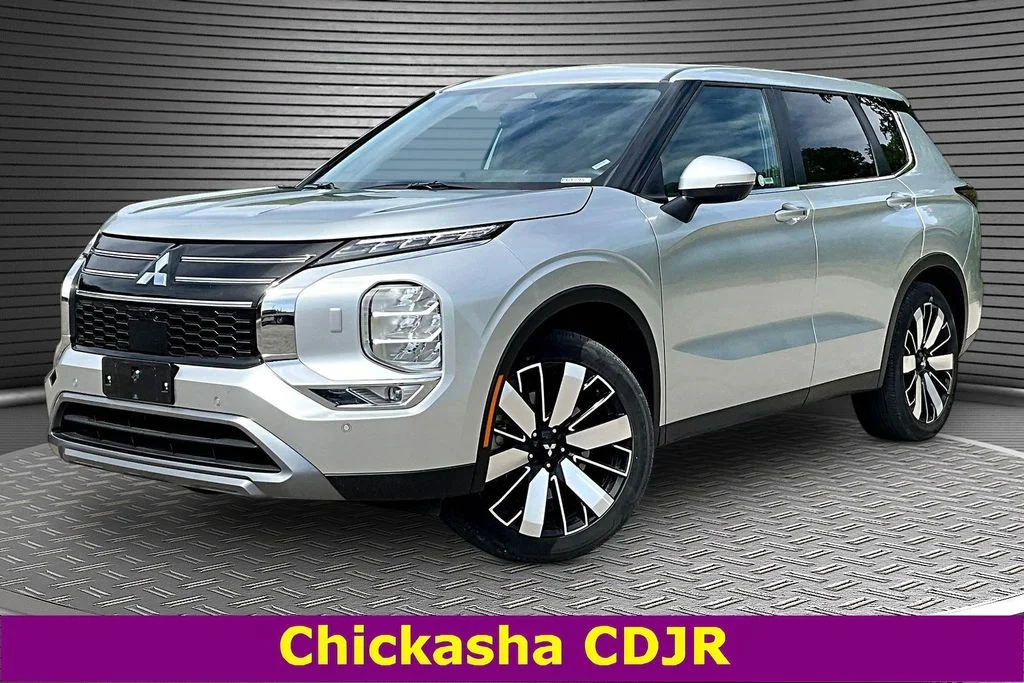2025 Mitsubishi Outlander SE S-AWC's photo