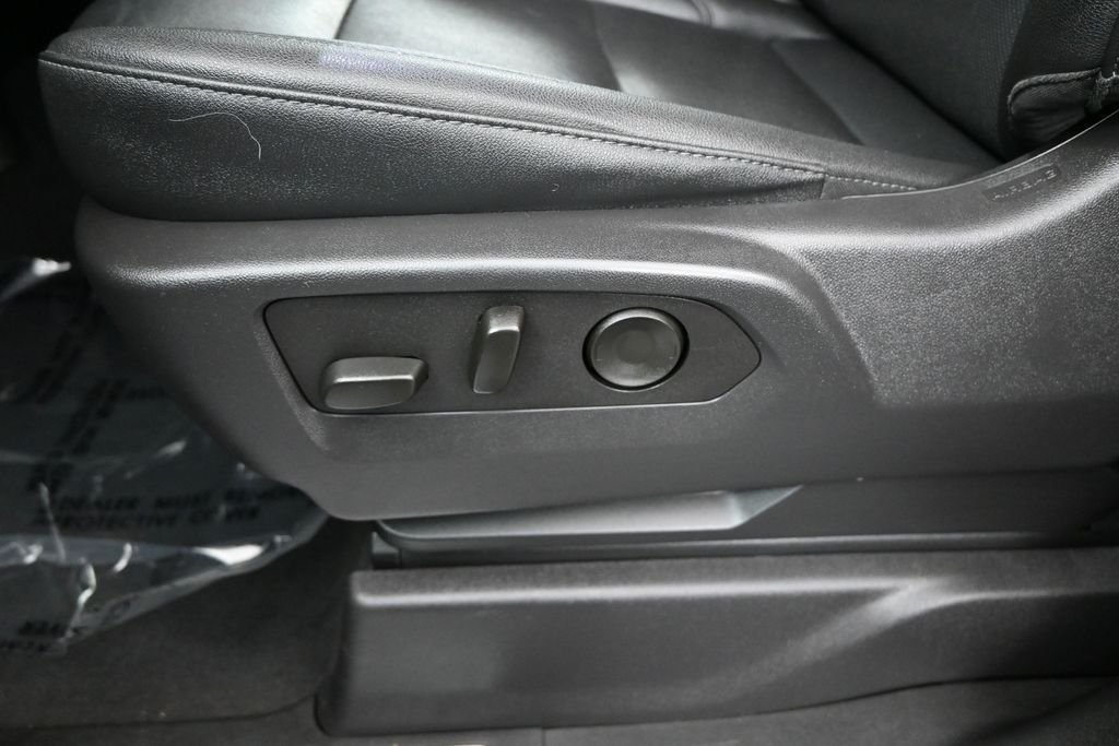 Used 2025 Silver GMC SLT image 8