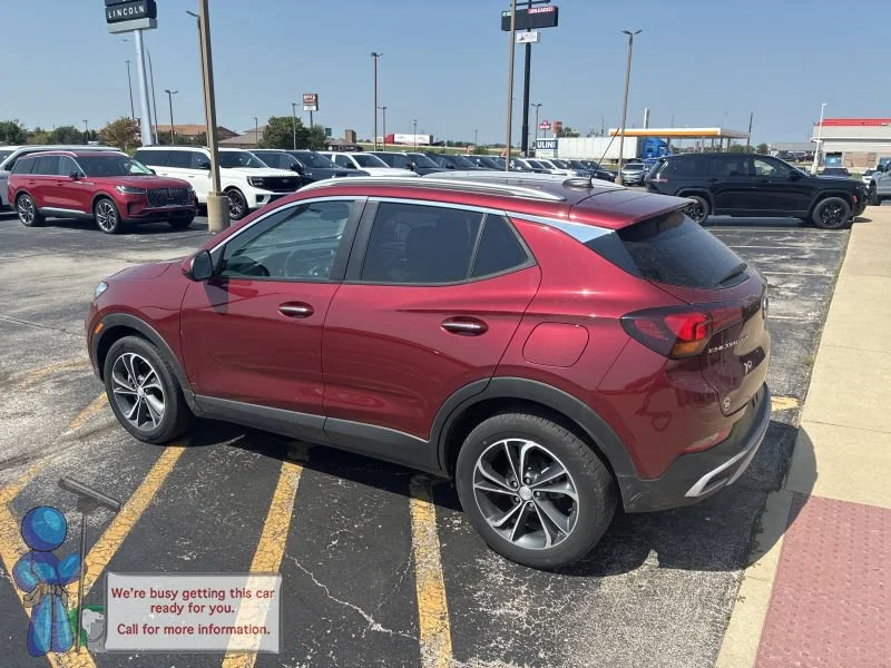Used 2023 Cinnabar Metallic Buick Select image 3