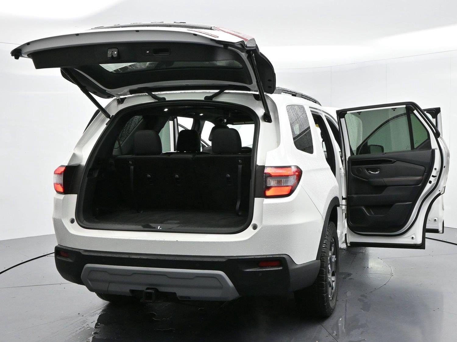 Used 2024 Platinum White Pearl Honda TrailSport image 52