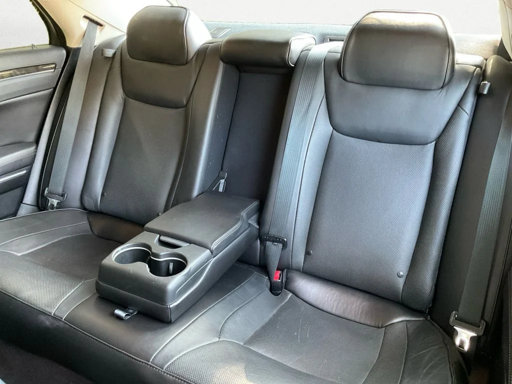 Used 2018 Gray Chrysler Limited image 9