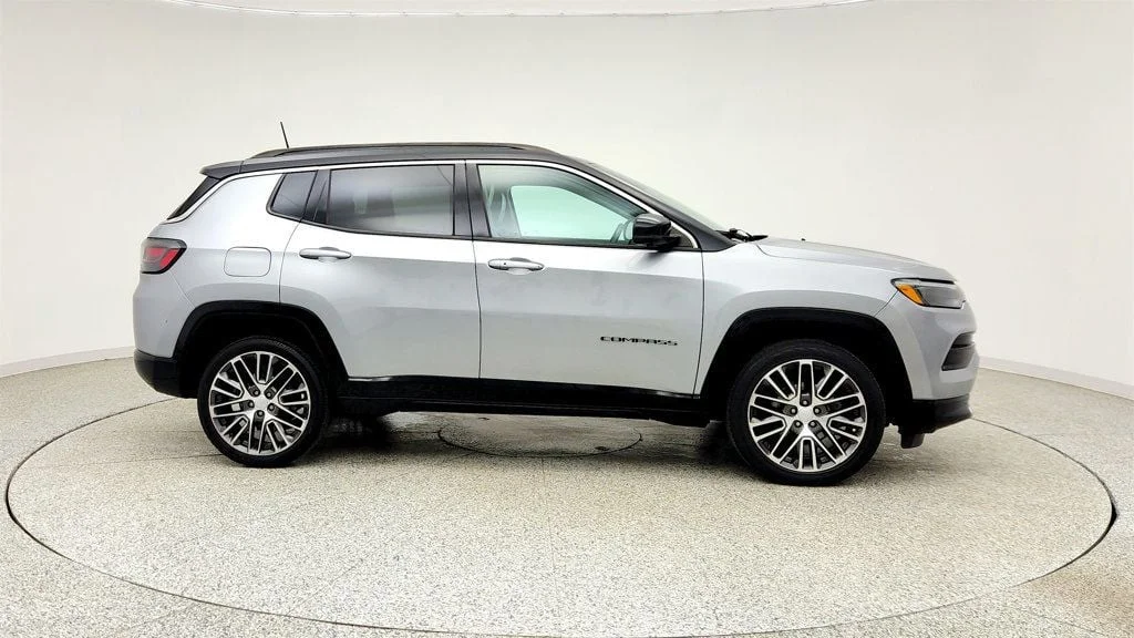 Used 2022 Billet Silver Metallic Clearcoat Jeep Limited 4x4 w/ Elite Group & Driver Assist Group I image 4