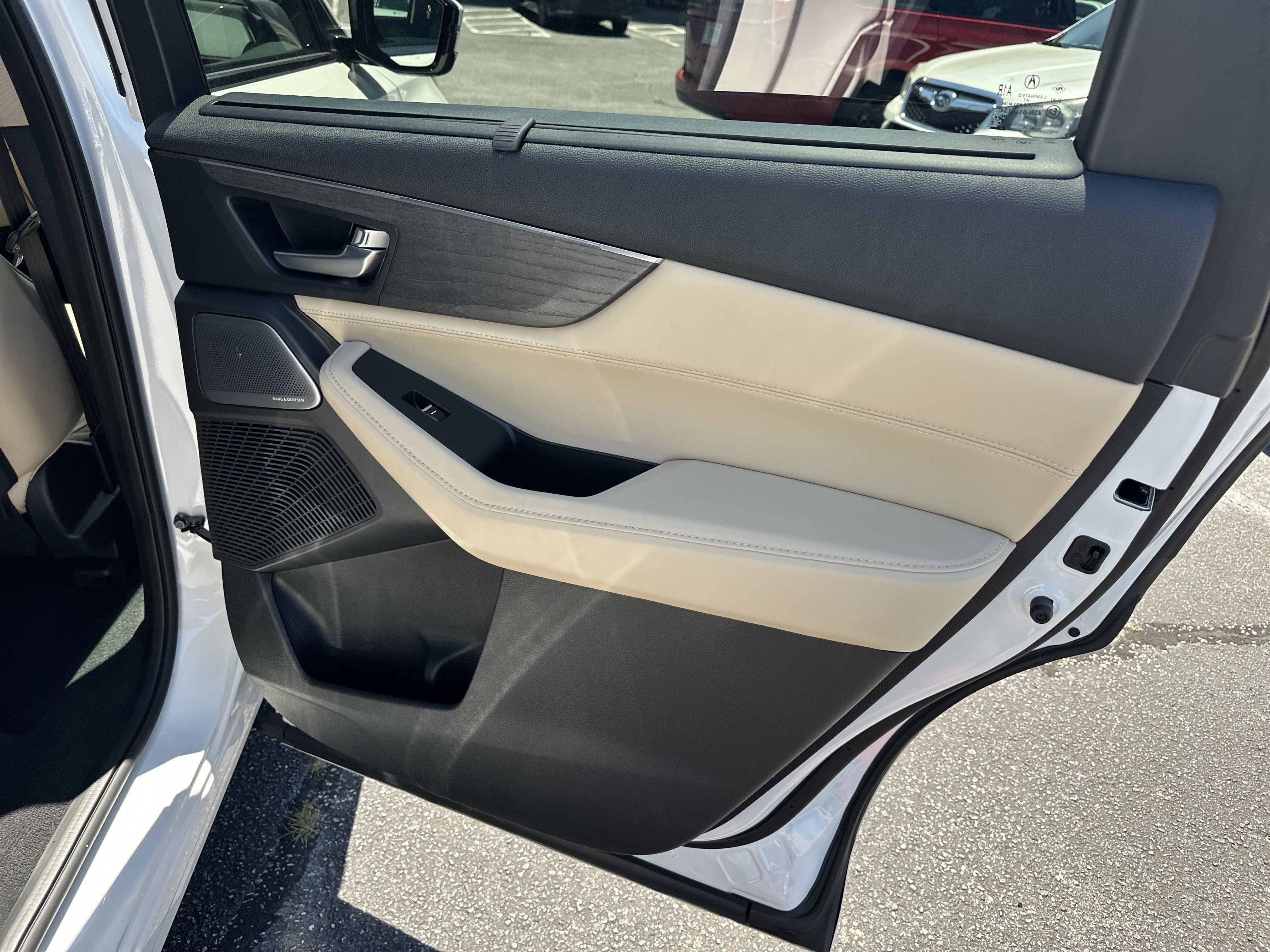 Certified Used 2025 Platinum White Pearl Acura w/Advance Package image 18