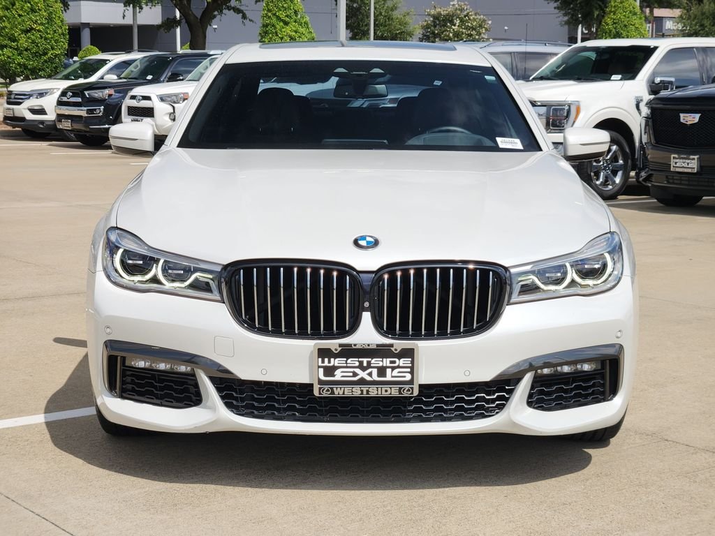 Used 2019 White Metallic BMW 750i image 2