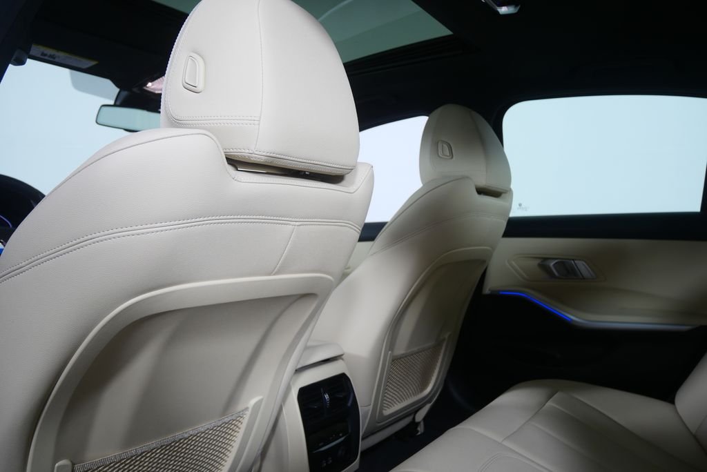 Used 2020 Mediterranean Blue Metallic BMW 330i xDrive image 16