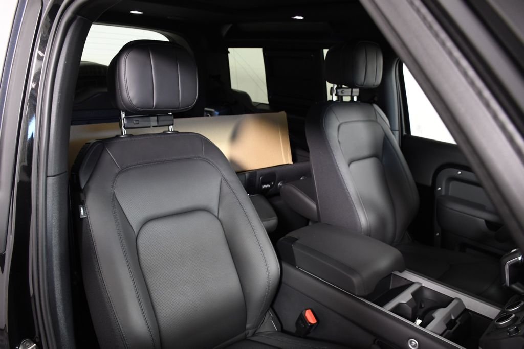New 2026 Santorini Blk Land Rover V8 image 20