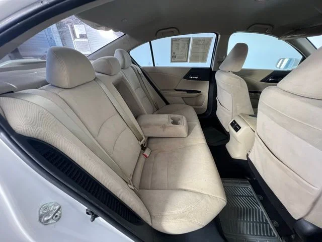 Used 2015 White Honda  image 38