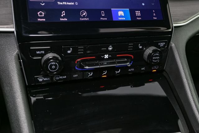 Used 2025 Gray Jeep Limited image 32