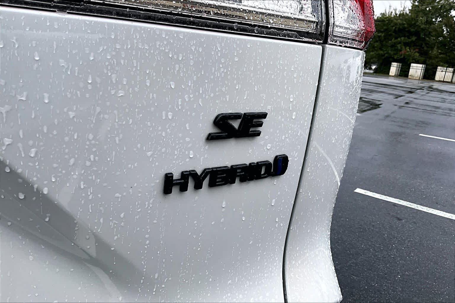 Used 2024 Wind Chill Pearl Toyota Hybrid SE image 10