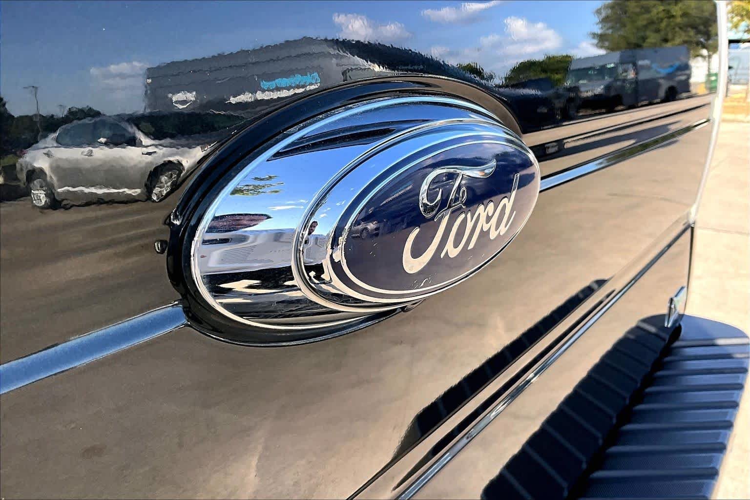 Used 2010 Tuxedo Black Ford XLT image 29