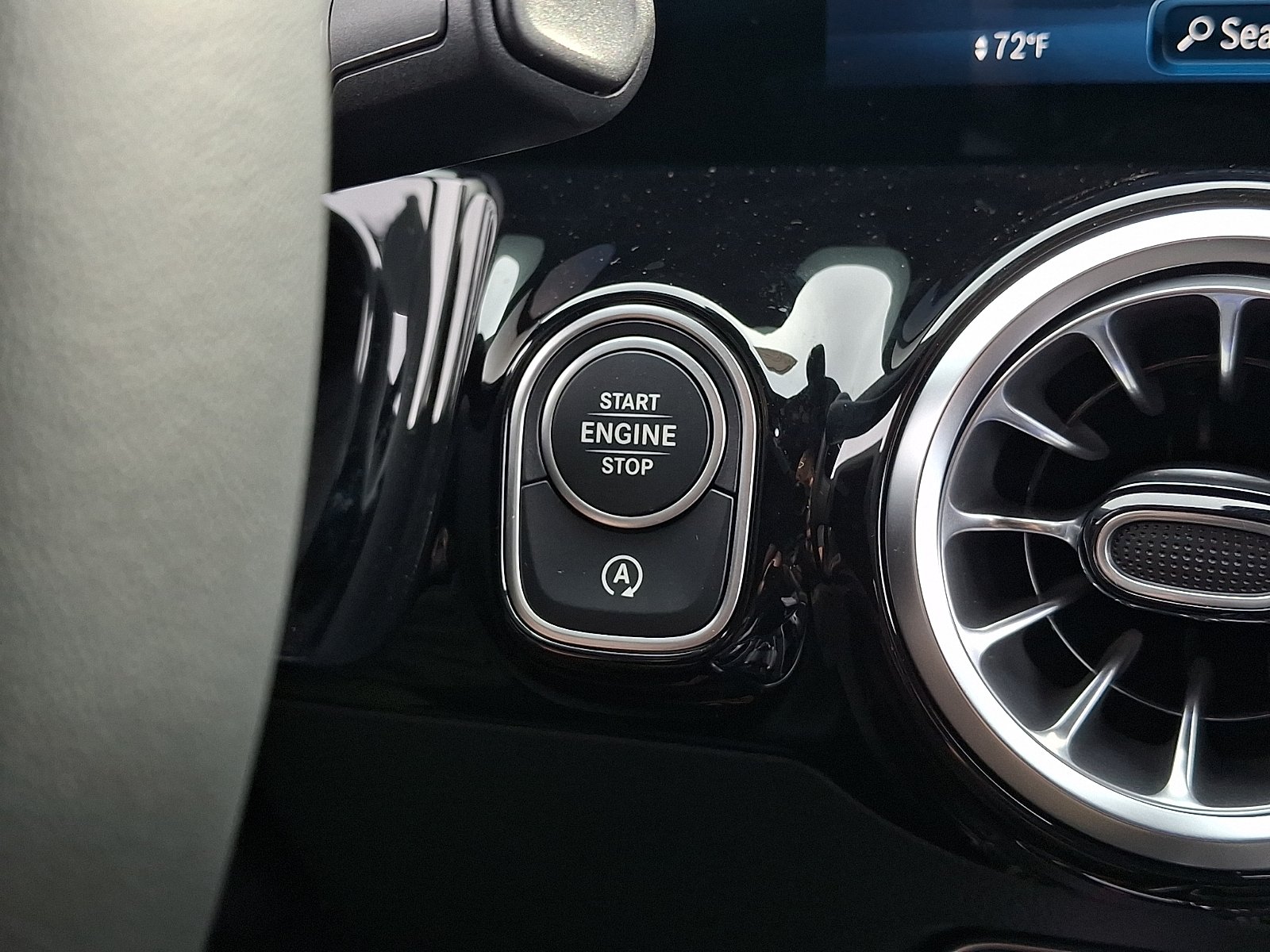 New 2026 Polar White Mercedes-Benz GLA 250 image 17