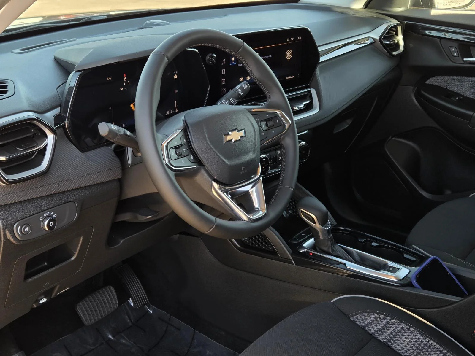 Used 2025 Mosaic Black Metallic Chevrolet LT image 28