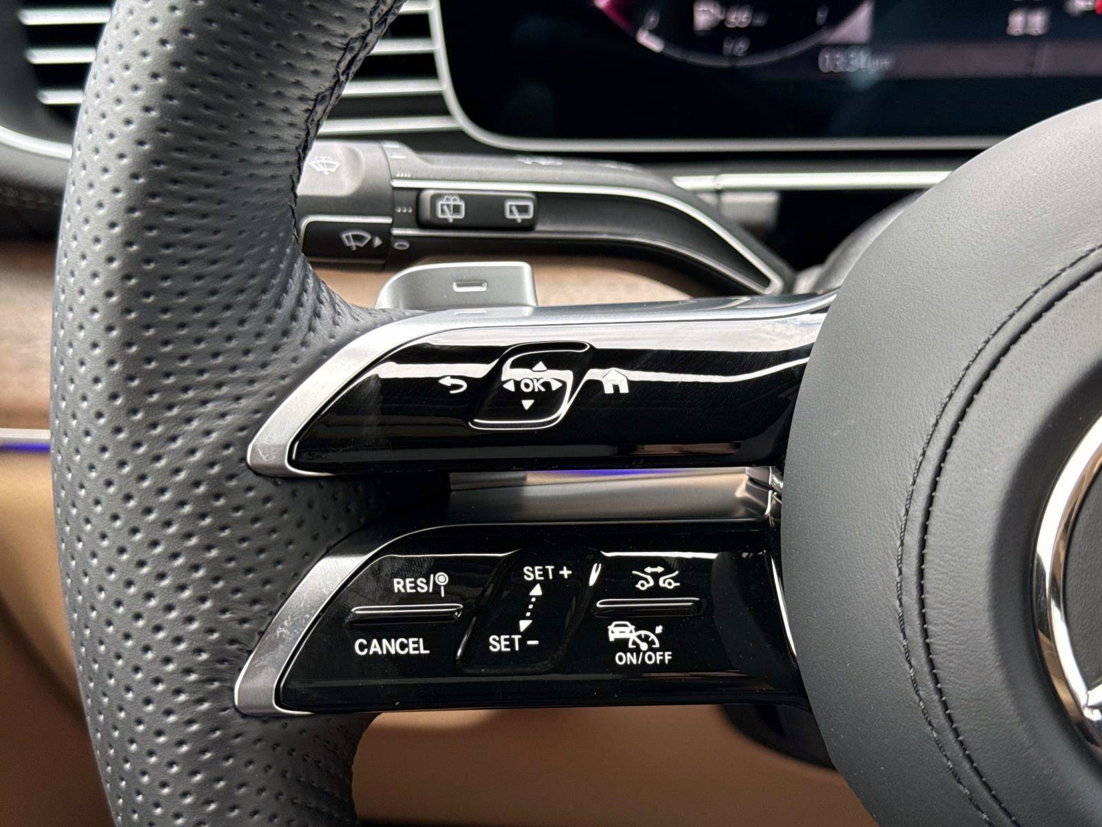 New 2026 Moonlight White Mercedes-Benz 450 4MATIC® SUV image 33